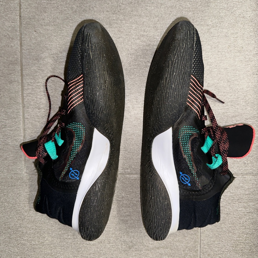 Kyrie Flytrap 5 'Black Size 11.5 - image 2